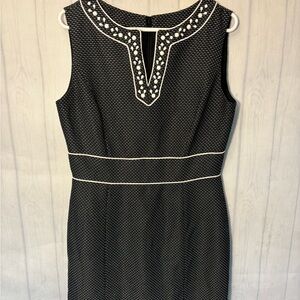 Tahari Arthur S Levine  black and white woven sheath dress size 10 beade…